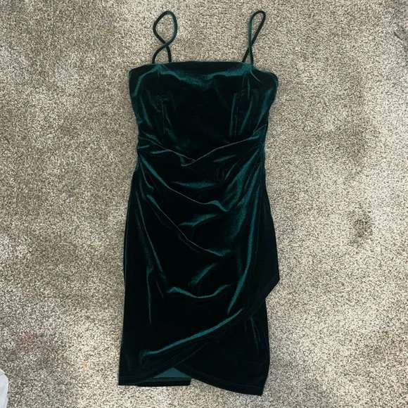 WINDSOR HOCO Velvet Emerald Green Homecoming dress SIZE SMALL